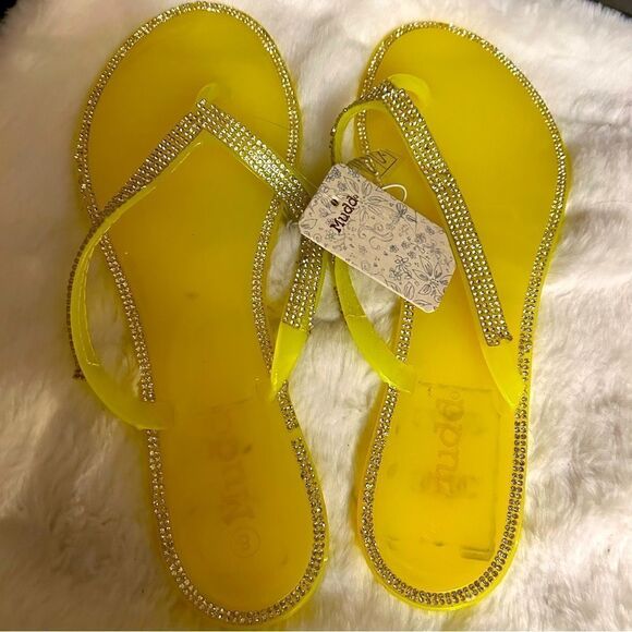 Mudd‎ yellow flip flops NWT with silver decorations for women size 8 - Picture 1 of 5